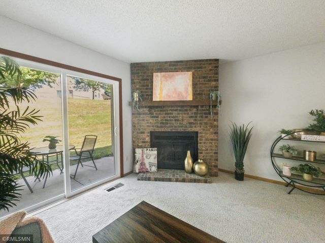 1977 Gold Trail A, Eagan, MN 55122