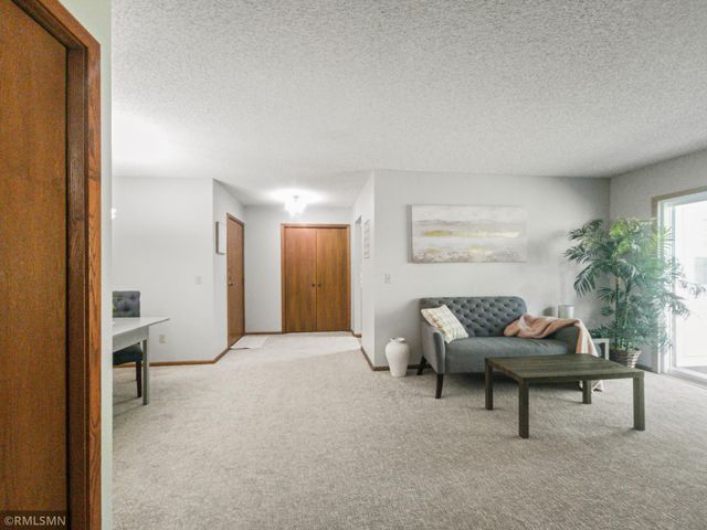 1977 Gold Trail A, Eagan, MN 55122