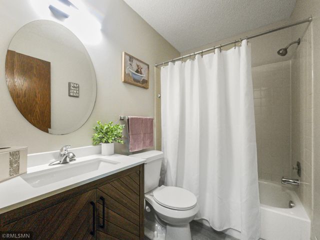 1977 Gold Trail A, Eagan, MN 55122