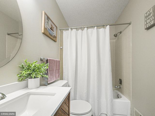 1977 Gold Trail A, Eagan, MN 55122