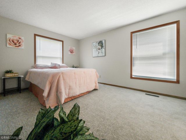 1977 Gold Trail A, Eagan, MN 55122