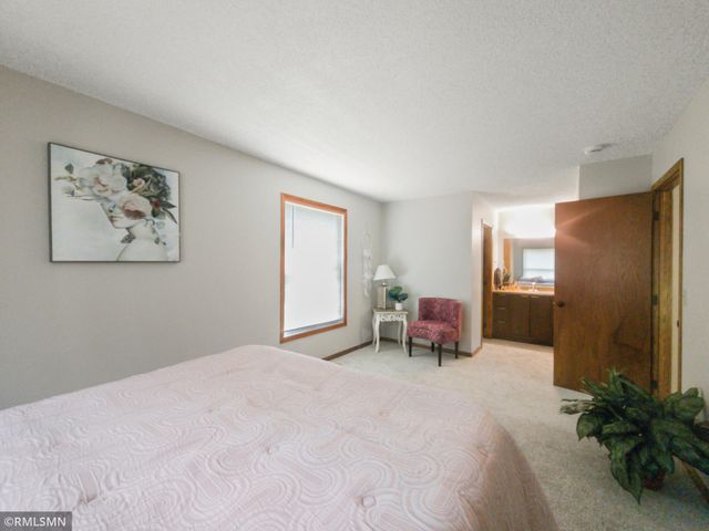 1977 Gold Trail A, Eagan, MN 55122