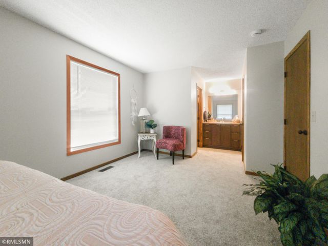 1977 Gold Trail A, Eagan, MN 55122