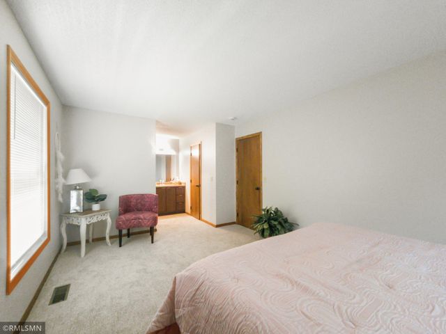 1977 Gold Trail A, Eagan, MN 55122