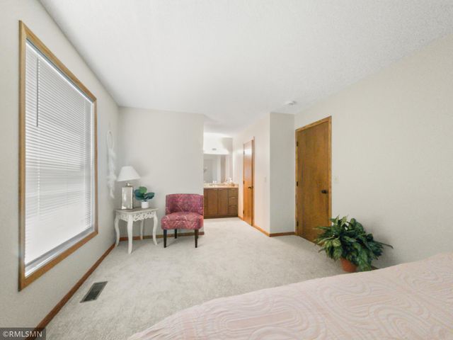 1977 Gold Trail A, Eagan, MN 55122