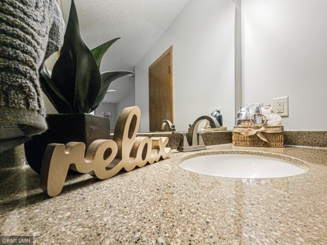 1977 Gold Trail A, Eagan, MN 55122