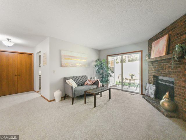 1977 Gold Trail A, Eagan, MN 55122