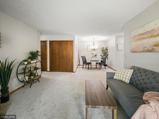 1977 Gold Trail A, Eagan, MN 55122
