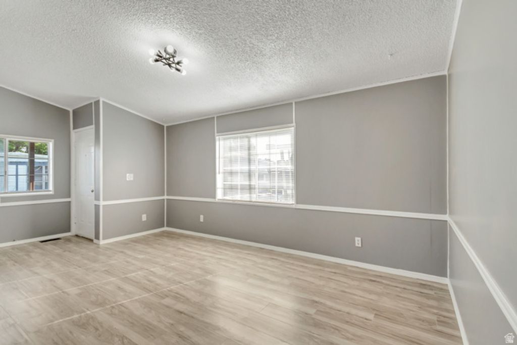 Image 2 of property listing at 1109 W BARBERRY DR #135, Taylorsville, UT 84123