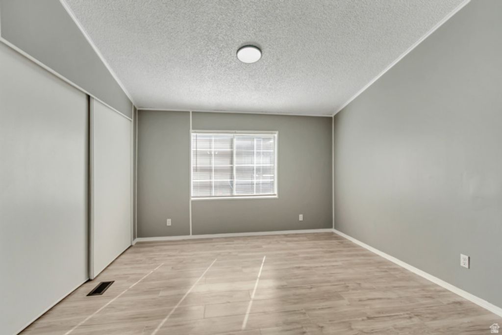Image 16 of property listing at 1109 W BARBERRY DR #135, Taylorsville, UT 84123