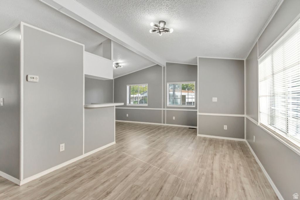 Image 3 of property listing at 1109 W BARBERRY DR #135, Taylorsville, UT 84123