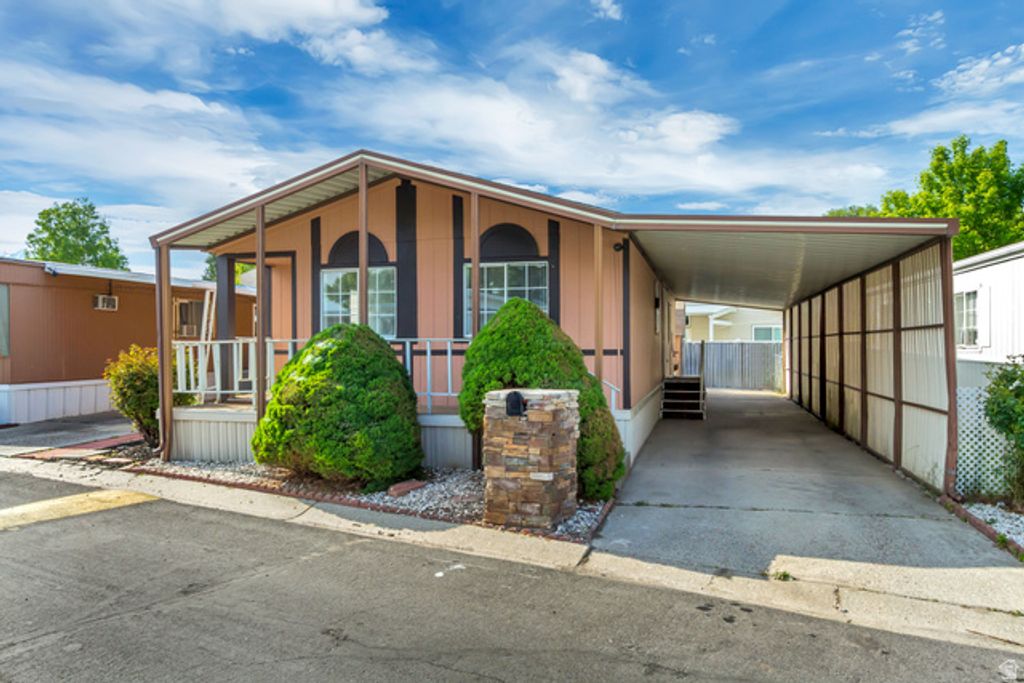 Image 21 of property listing at 1109 W BARBERRY DR #135, Taylorsville, UT 84123