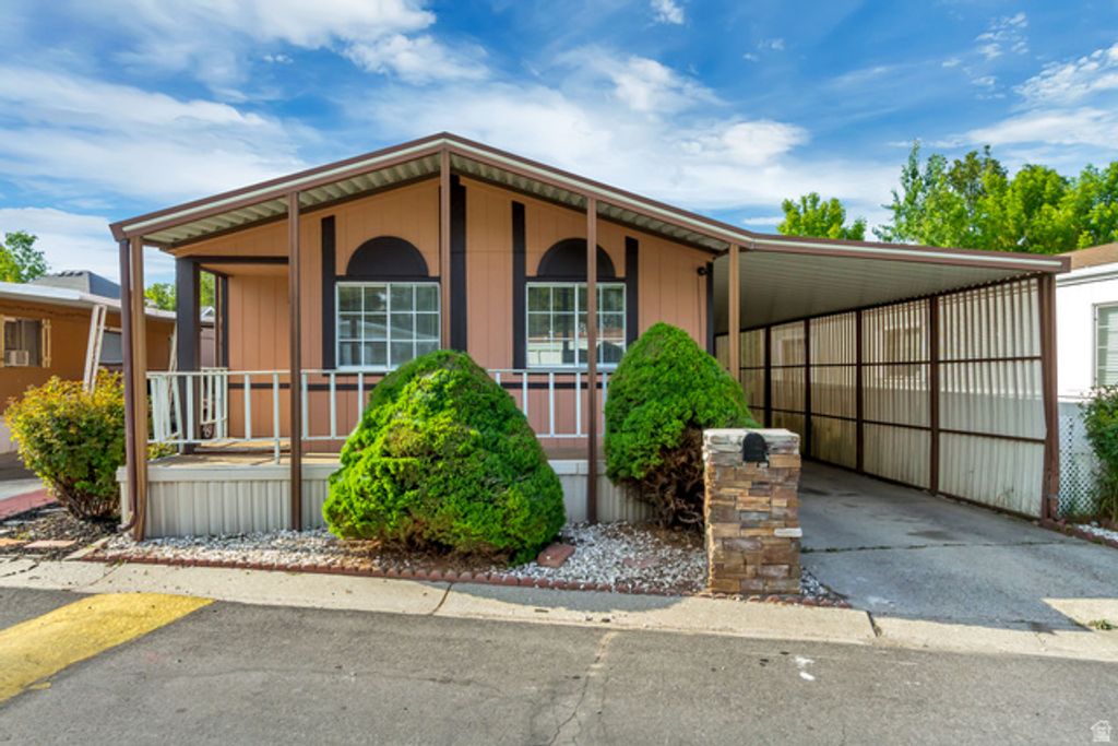Image 22 of property listing at 1109 W BARBERRY DR #135, Taylorsville, UT 84123