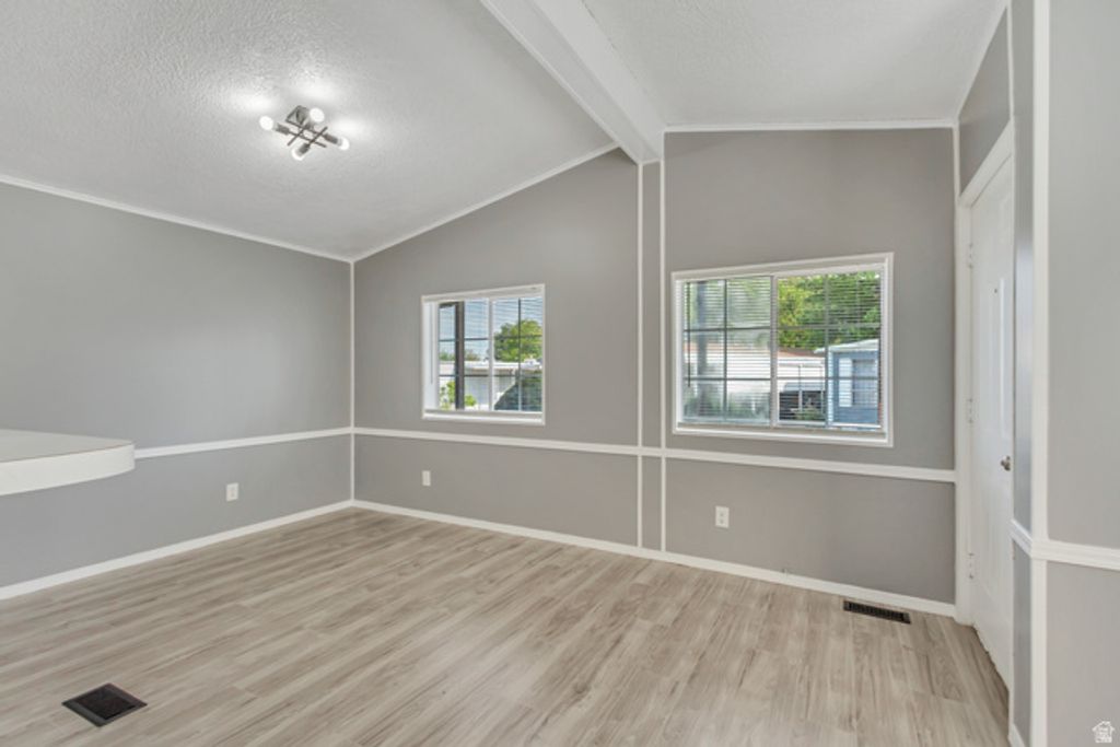 Image 4 of property listing at 1109 W BARBERRY DR #135, Taylorsville, UT 84123