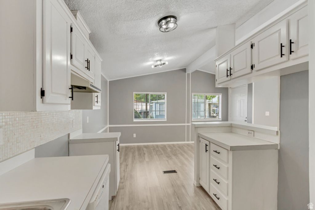 Image 8 of property listing at 1109 W BARBERRY DR #135, Taylorsville, UT 84123