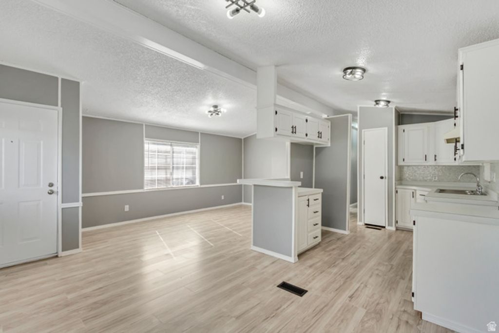 Image 9 of property listing at 1109 W BARBERRY DR #135, Taylorsville, UT 84123
