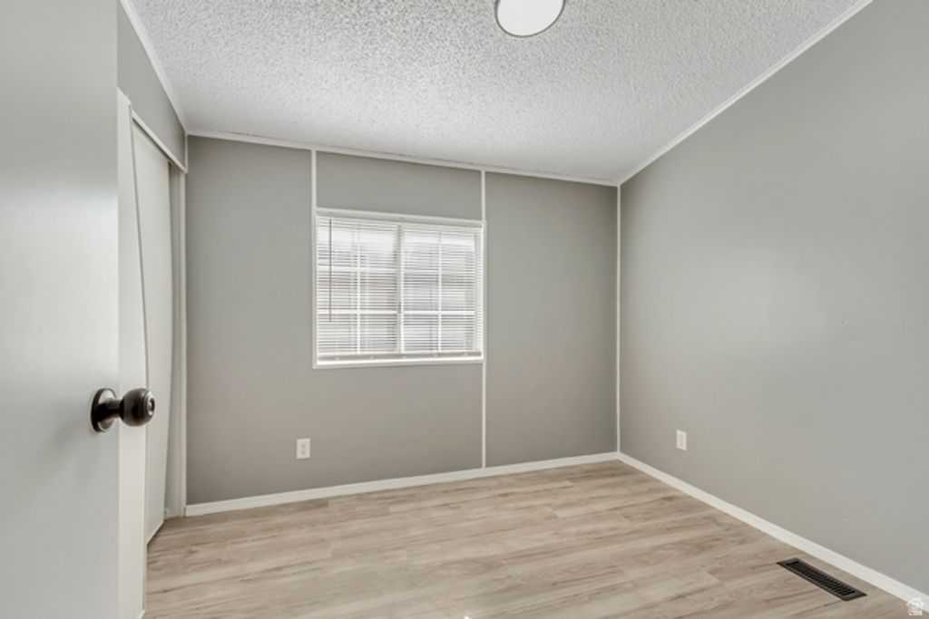 Image 10 of property listing at 1109 W BARBERRY DR #135, Taylorsville, UT 84123