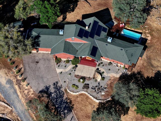42366 Holiday Way, Coarsegold, CA 93614