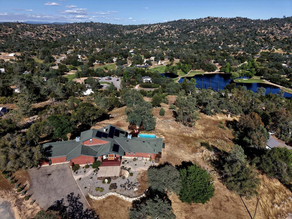 42366 Holiday Way, Coarsegold, CA 93614