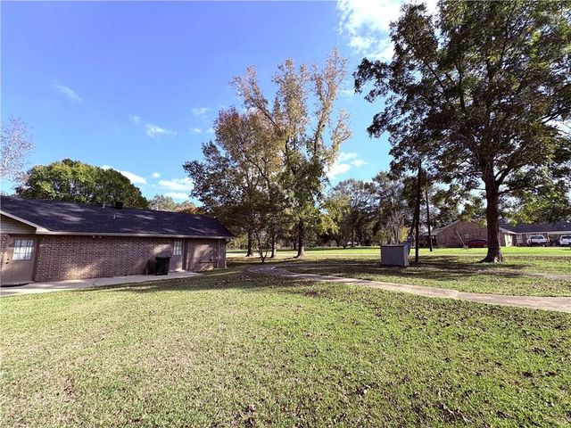 211 BIG ISLAND Loop, Deville, LA 71328