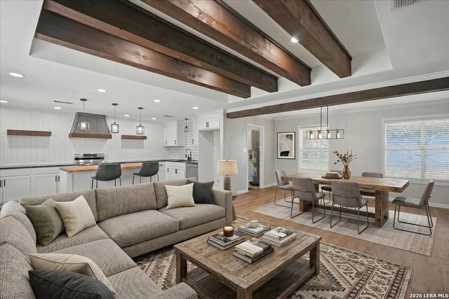 1314 Mark St, George West, TX 78022