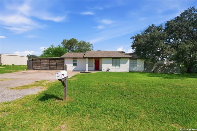 1314 Mark St, George West, TX 78022