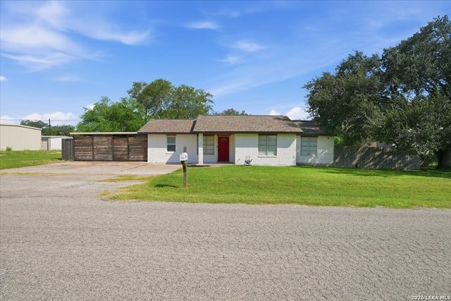 1314 Mark St, George West, TX 78022