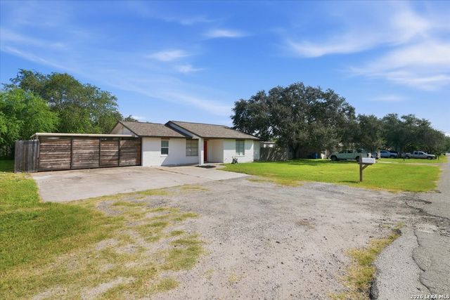 1314 Mark St, George West, TX 78022