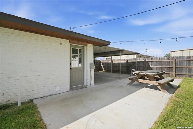1314 Mark St, George West, TX 78022
