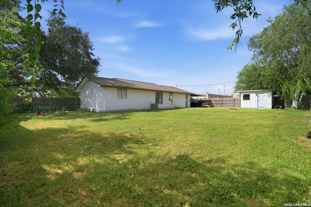 1314 Mark St, George West, TX 78022