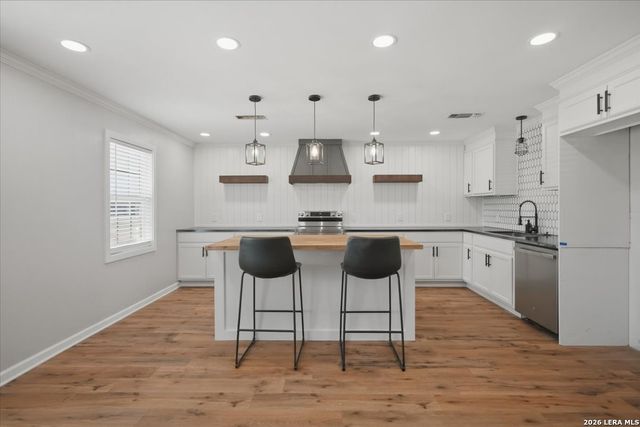 1314 Mark St, George West, TX 78022