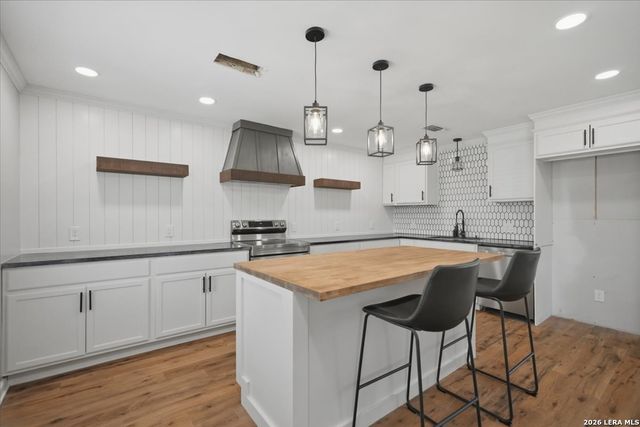 1314 Mark St, George West, TX 78022