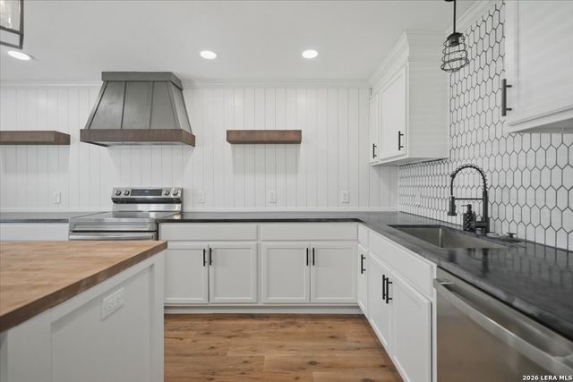 1314 Mark St, George West, TX 78022