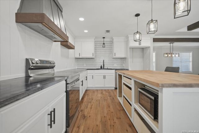 1314 Mark St, George West, TX 78022