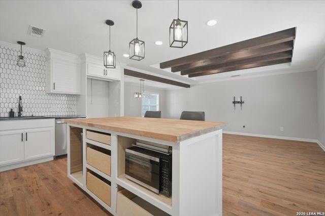 1314 Mark St, George West, TX 78022