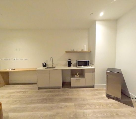 229 SW 9th St 508, Miami, FL 33130