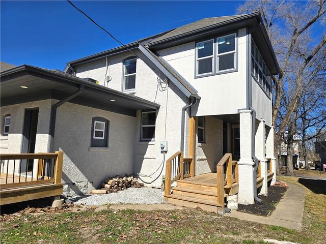 403 W Peoria Street, Paola, KS 66071