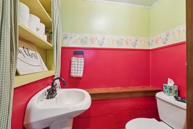 1000 N Franklin Street, Manchester, IA 52057