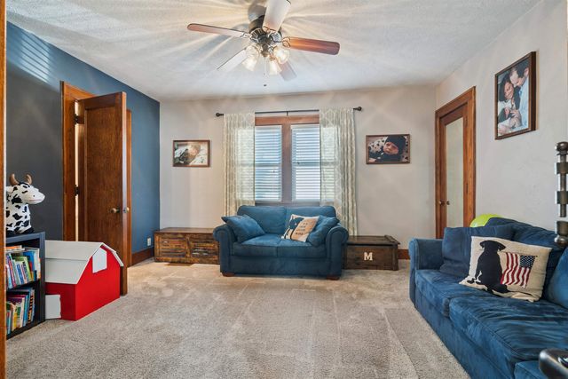 1000 N Franklin Street, Manchester, IA 52057