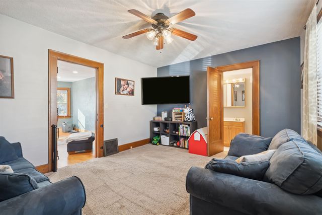 1000 N Franklin Street, Manchester, IA 52057