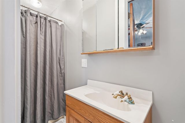 1000 N Franklin Street, Manchester, IA 52057