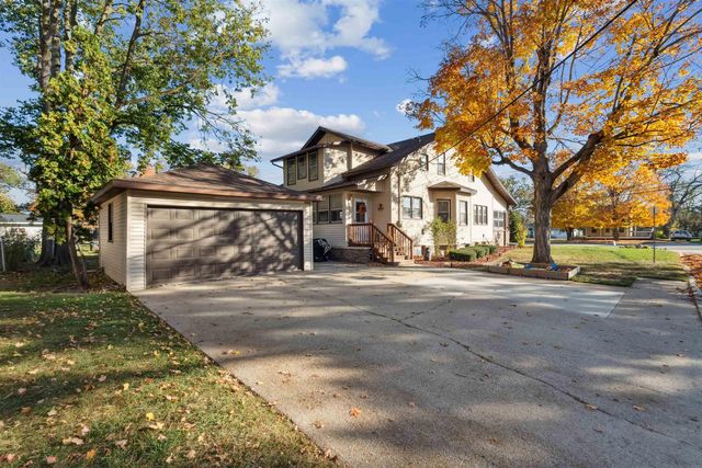 1000 N Franklin Street, Manchester, IA 52057