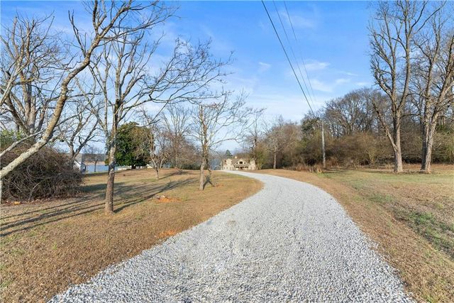 488 Brookdale Point, Lavonia, GA 30553