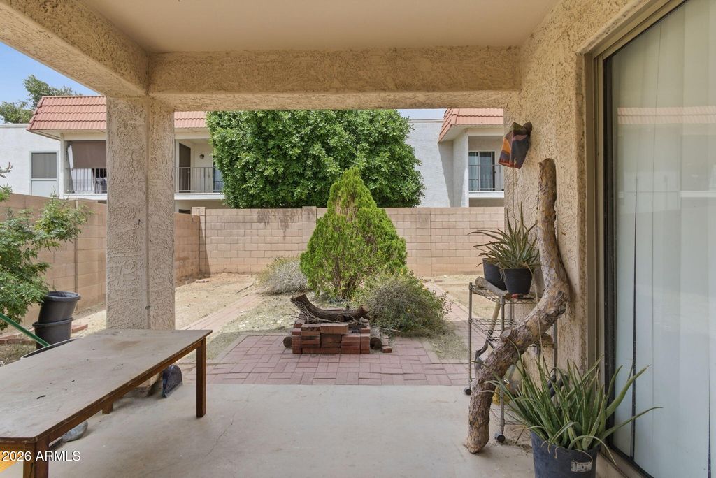Image 21 of property listing at 5780 W Freeway Lane, Glendale, AZ 85302