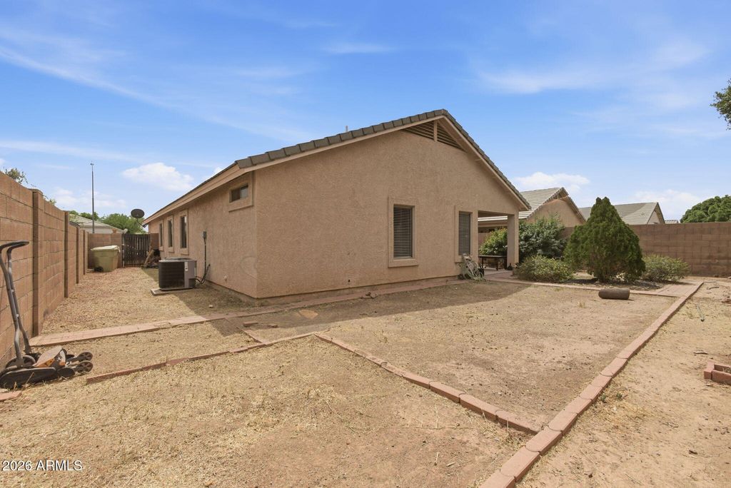 Image 23 of property listing at 5780 W Freeway Lane, Glendale, AZ 85302