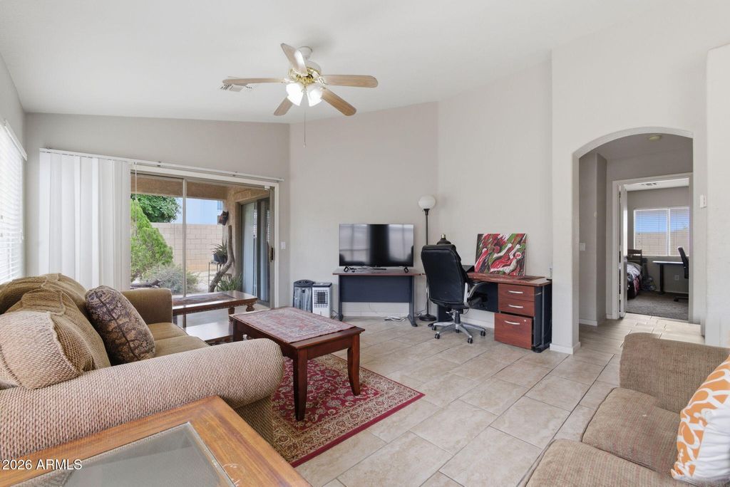 Image 8 of property listing at 5780 W Freeway Lane, Glendale, AZ 85302