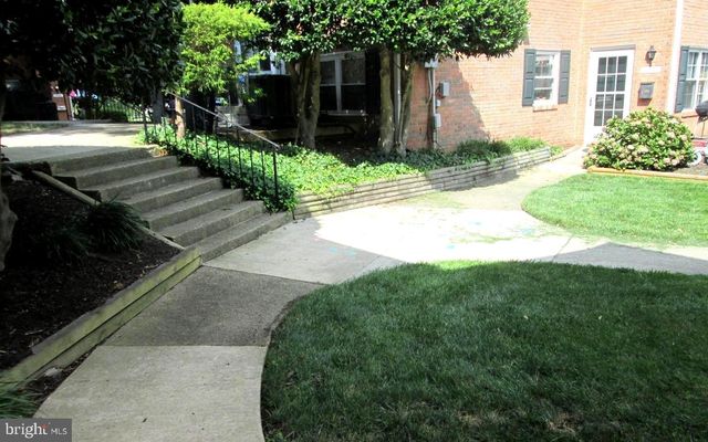 8742 WALUTES CIR, Alexandria, VA 22309