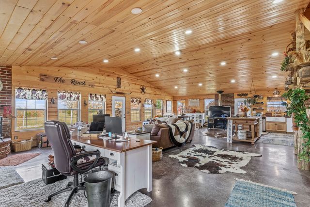 277 Plad Road, Windyville, MO 65783