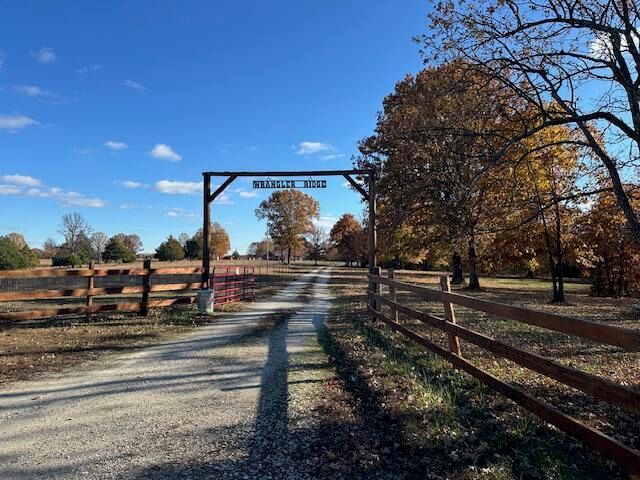 277 Plad Road, Windyville, MO 65783