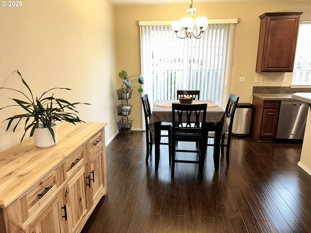 4564 Se OLIVEWOOD St, Hillsboro, OR 97123